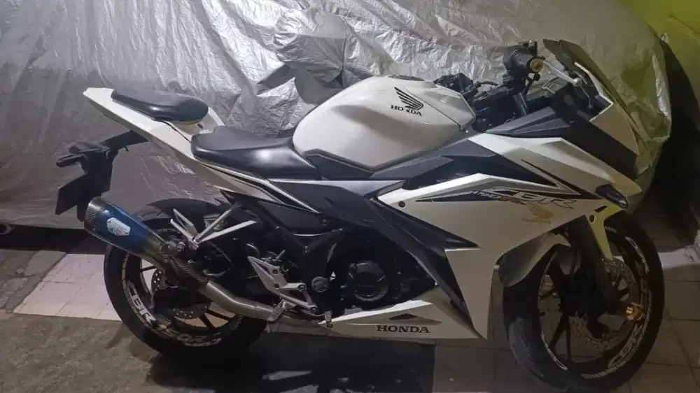 Honda CBR150R 2016 Putih – Tangan Pertama – Surat Lengkap