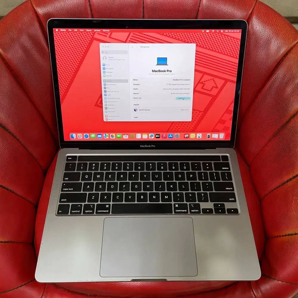 MacBook Pro 13 inci 2020 Quad-Core i7 16gb 512gb Design Lancar