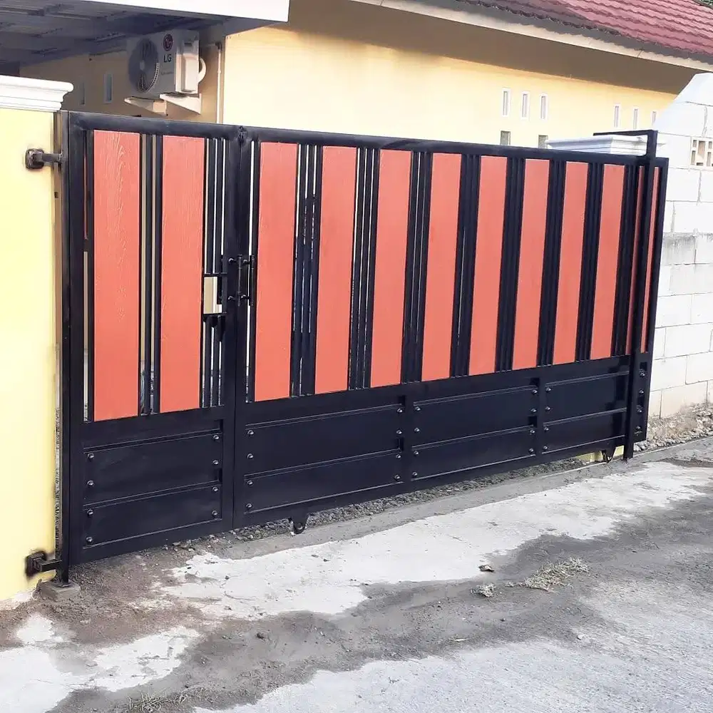 Pagar rumah model woodplank
