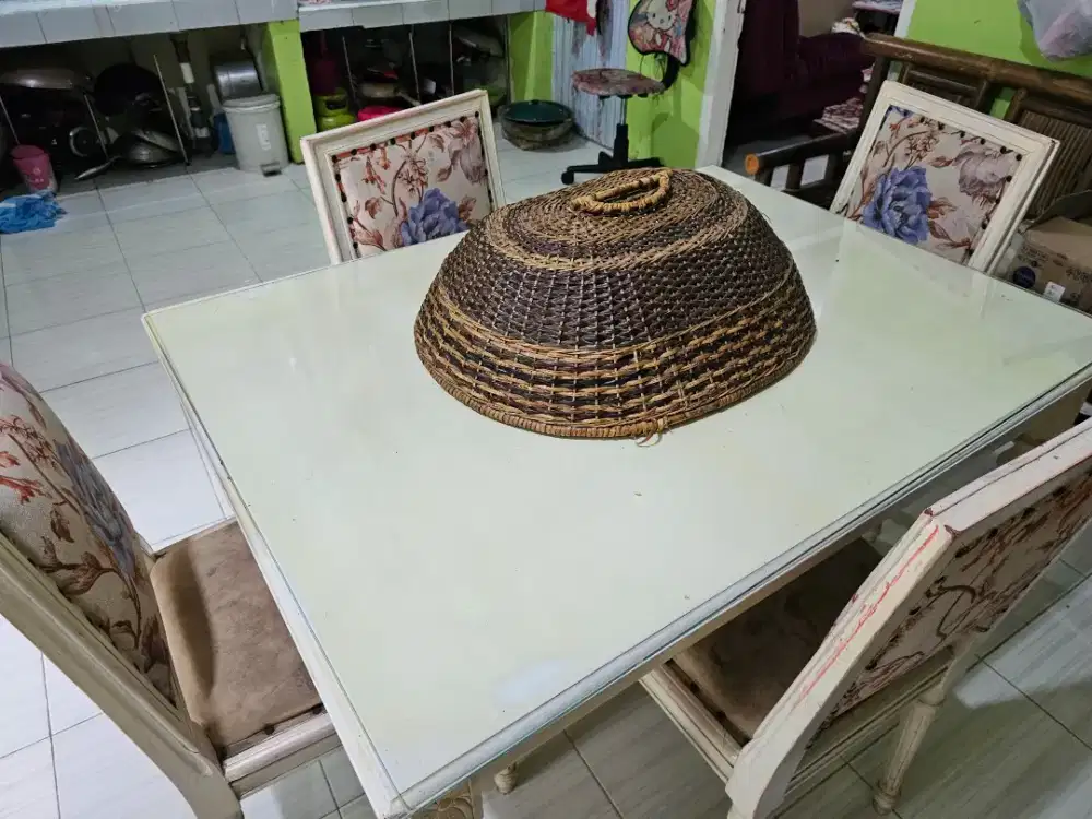 Dijual meja makan harga 2 juta nego