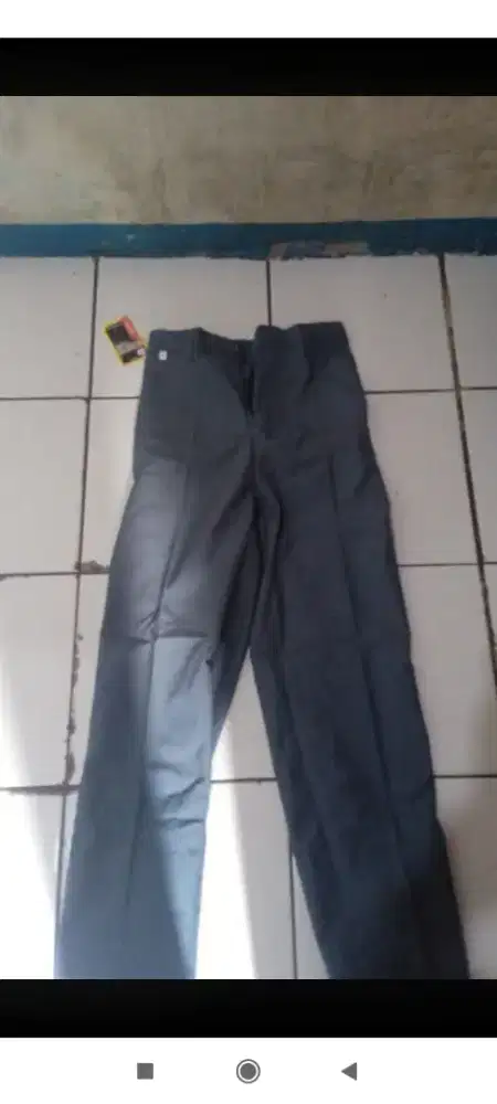 Dijual celana  sekolah abu2 size 30 dan 28