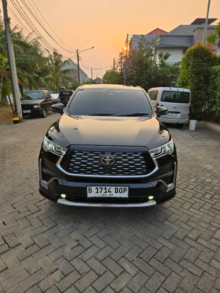 Toyota kijang innova zenix Q at hybrid 2023