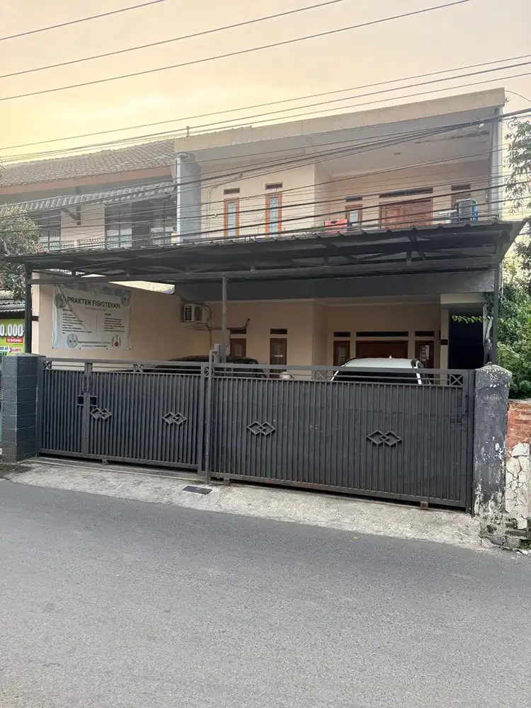 Dijual Rumah Strategis Pinggir Jalan