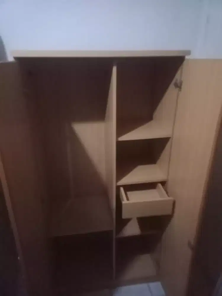 Lemari pakaian 2 pintu