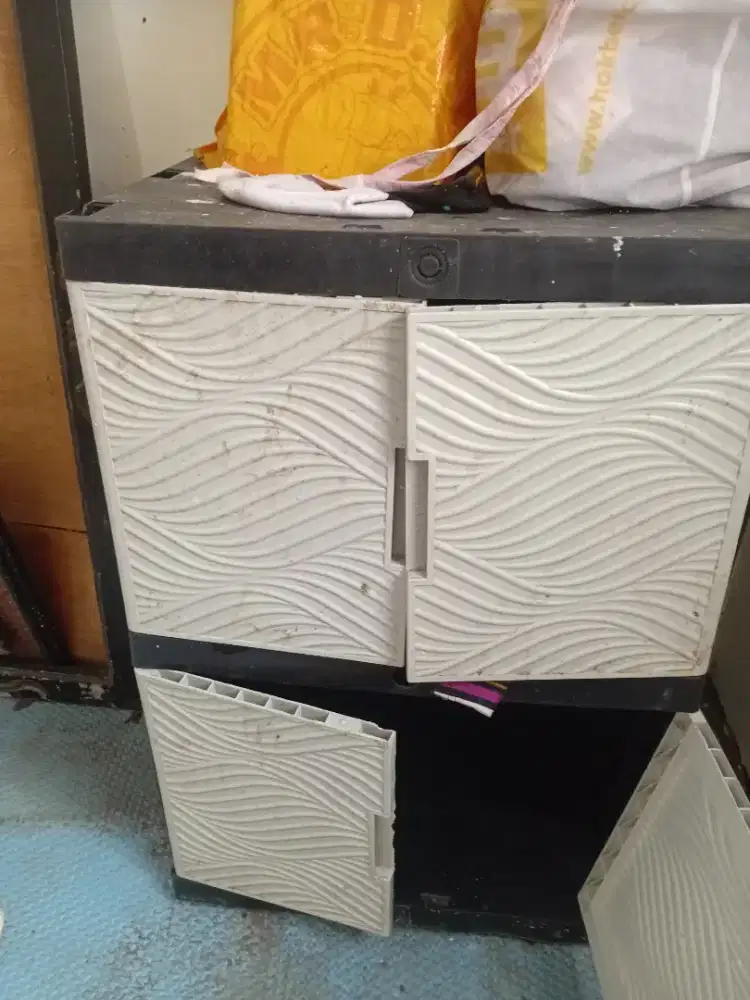 Di Jual Lemari Pakaian
