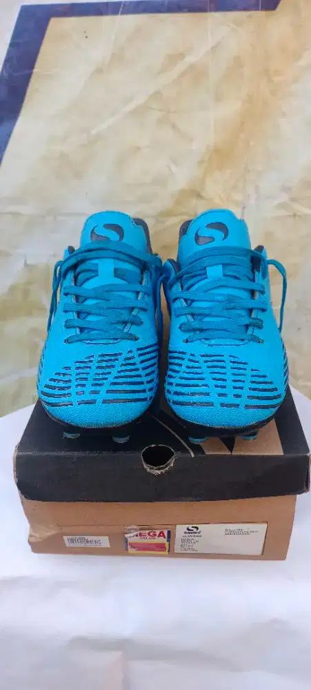 Sepatu bola Sondico