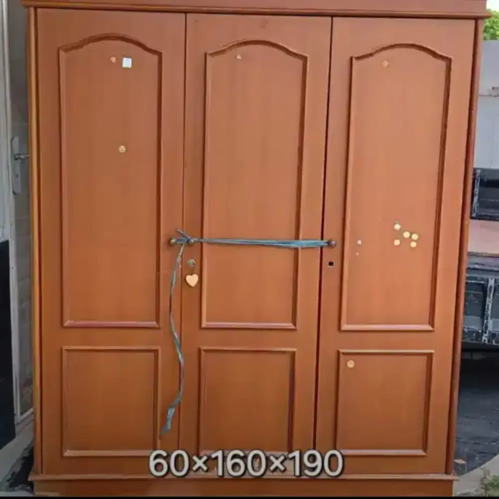 Lemari Baju 3 pintu merk Guhdo