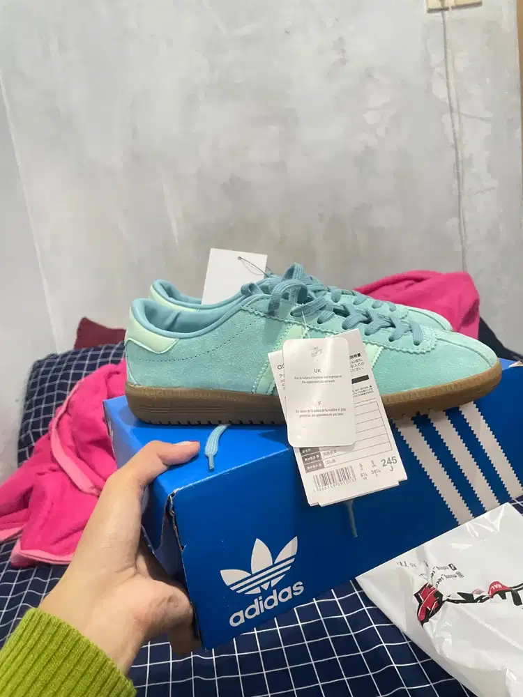 Jual sepatu adidas, barang baru warna mint