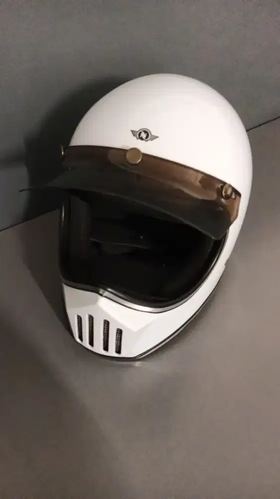 Dijual helm dan sendal biar cepat d angkut ja