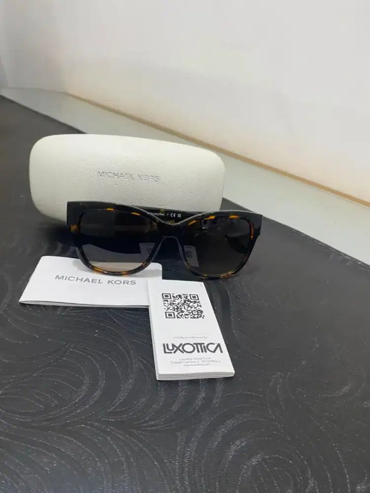 Kaca mata michael kors lengkap