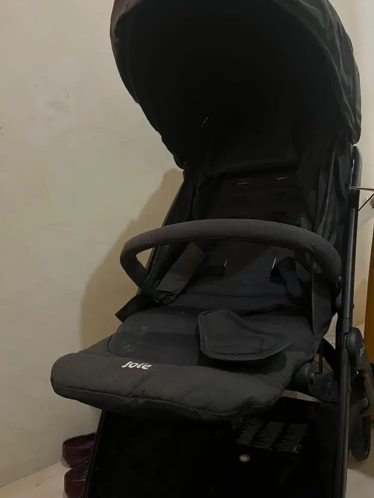 JOIE STROLLER TRAVELLING