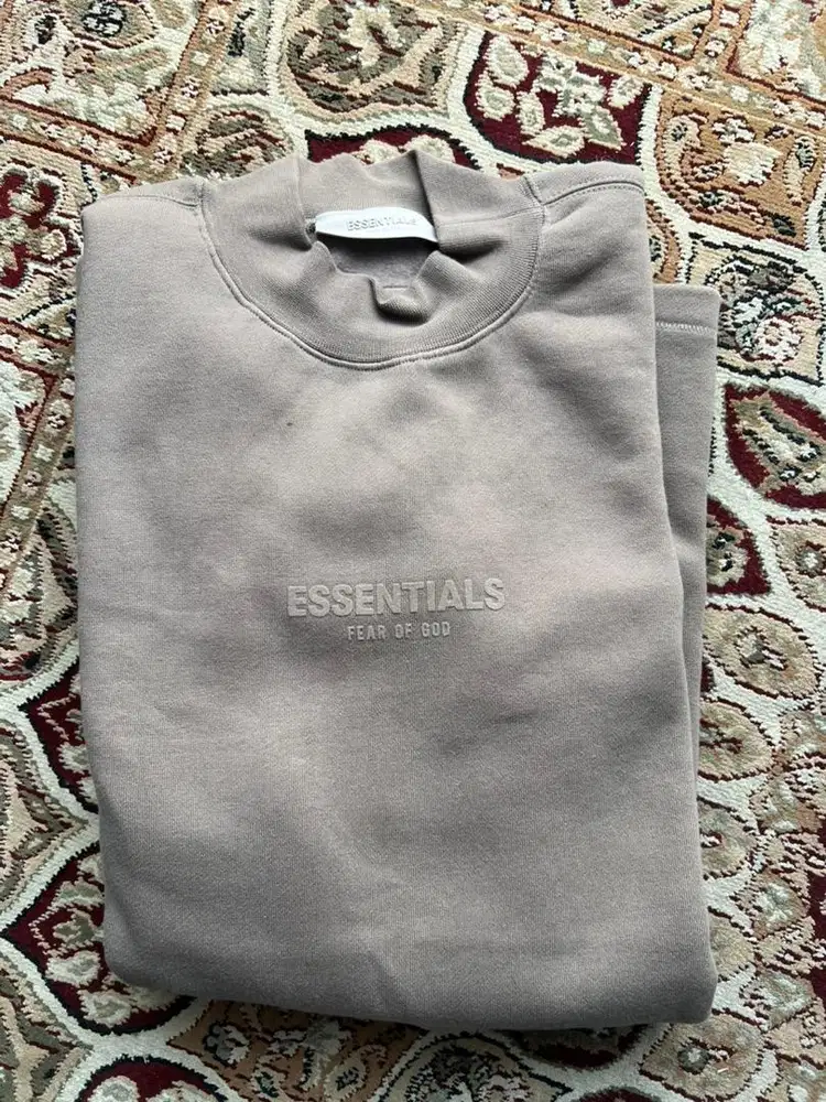 Baju ESSENTIALS