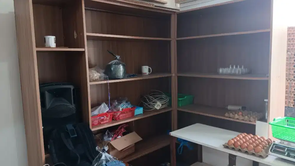 Lemari Rak sudut
