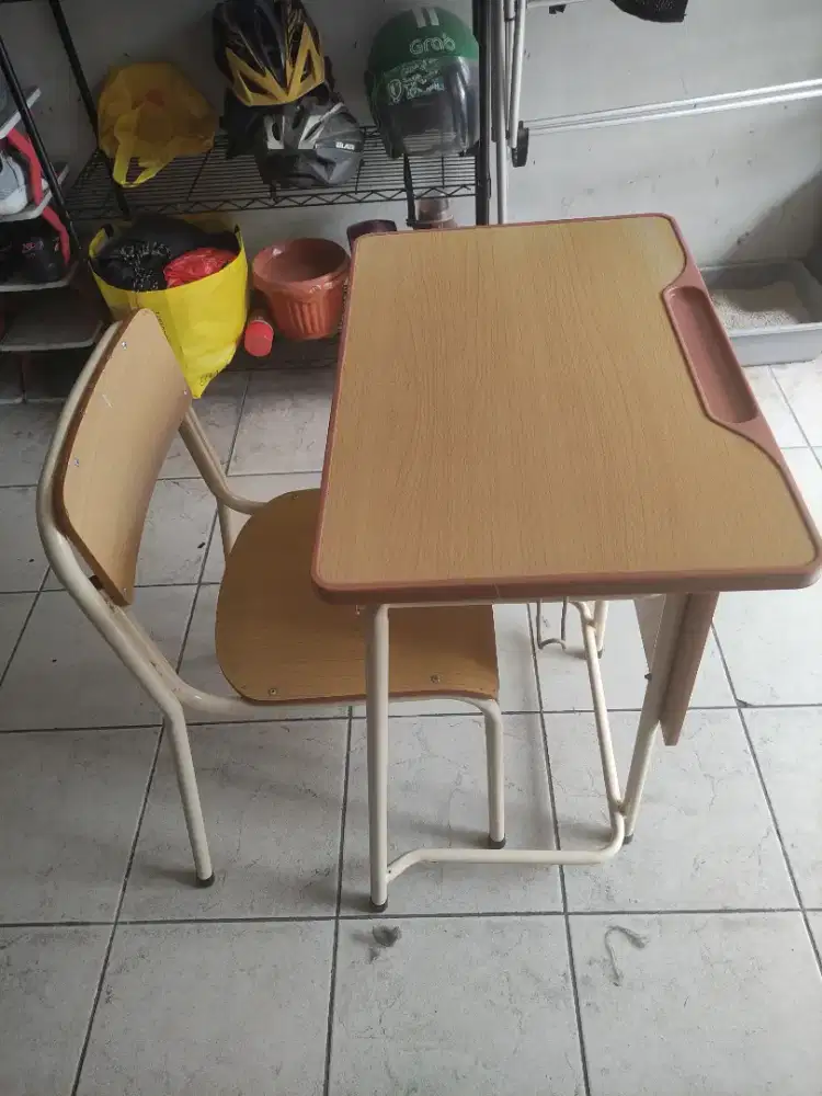 Meja belajar anak informa