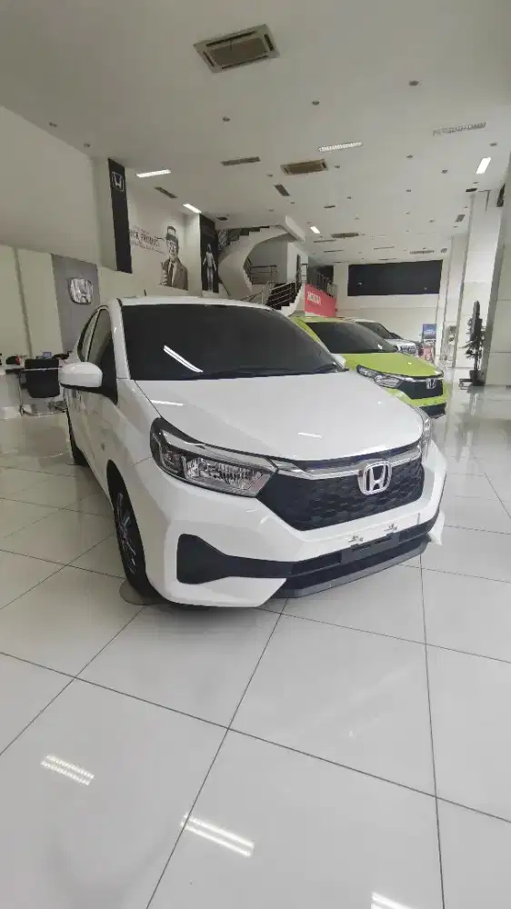 New Honda Brio Satya White