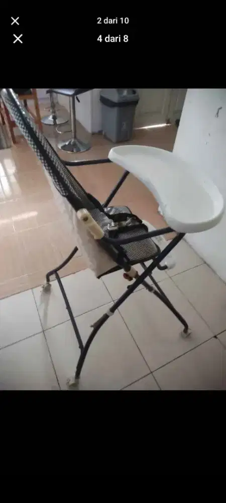 Tempat duduk makan bayi