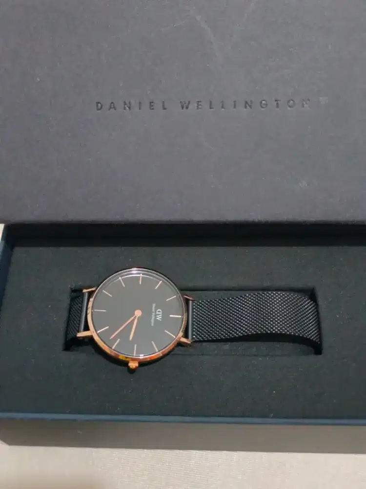 Jam Daniel Wellington ASLI