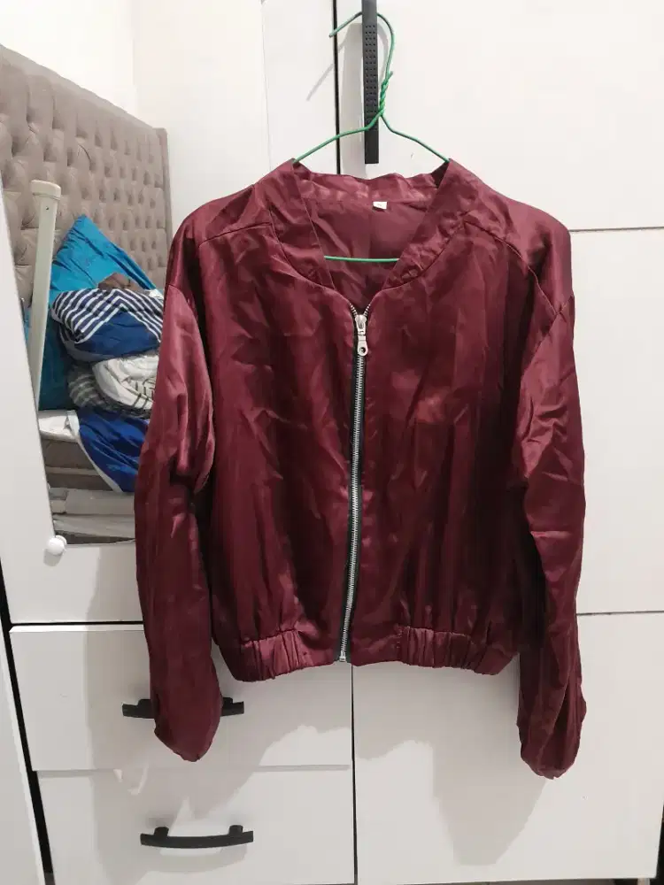 JAKET MAROON NEW