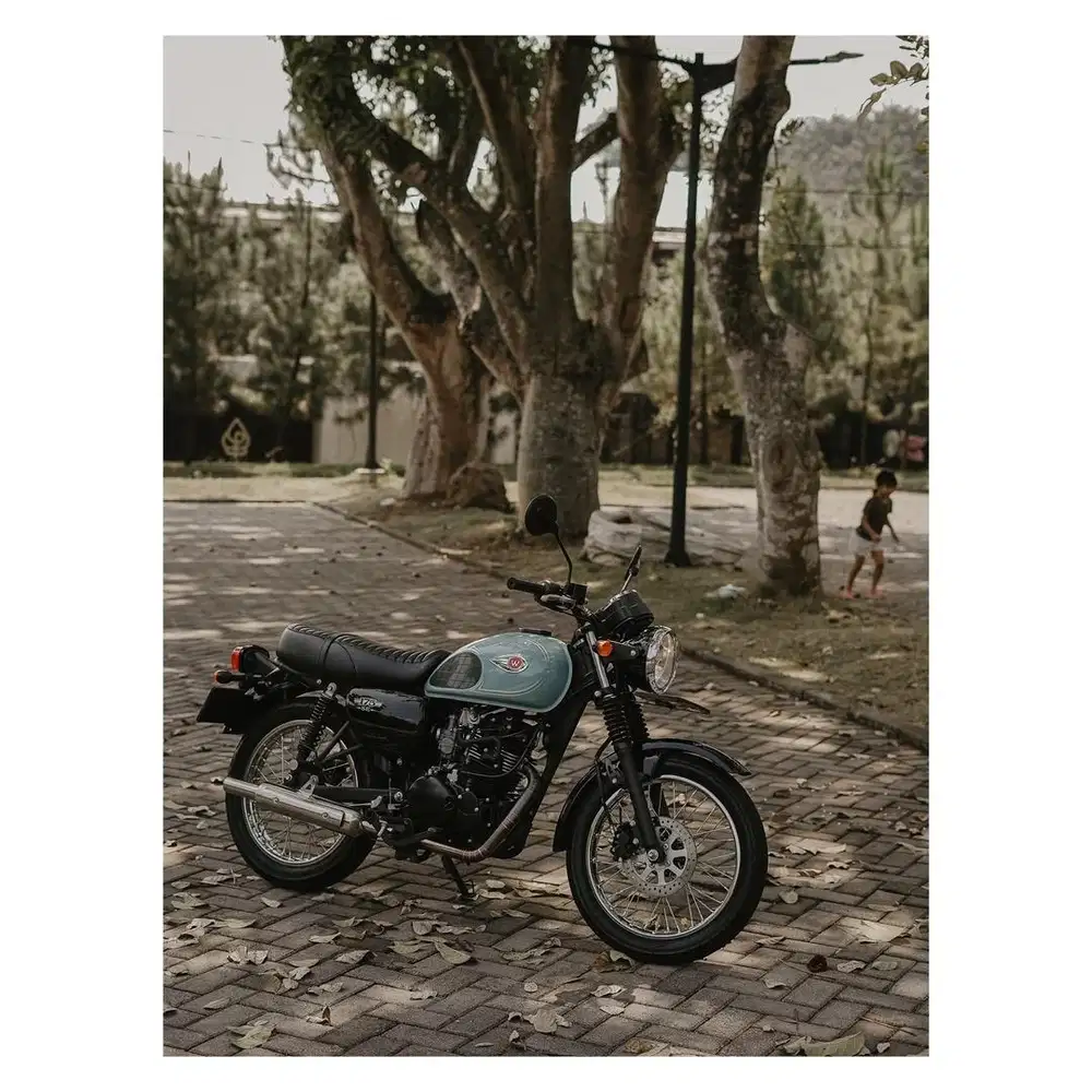 Kawasaki W175 Biru 2023