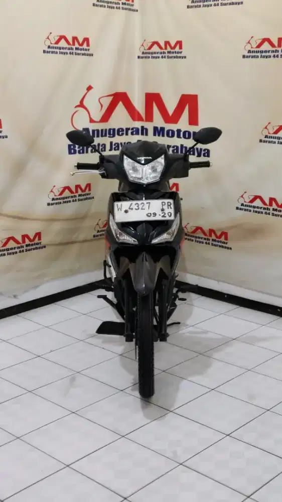 Honda supra x 125 fi Tahun 2014 warna hitam