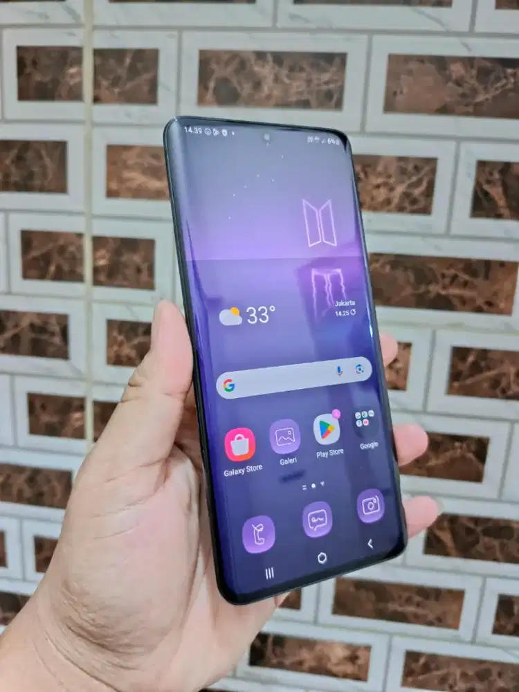 Samsung S20 Plus
‎Ram 8/128 GB
‎Langka BTS Edition