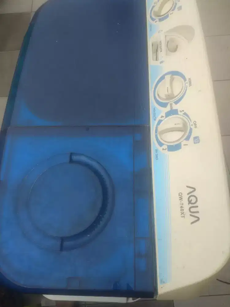 Di jual mesin cuci 2 tabung merk Aqua