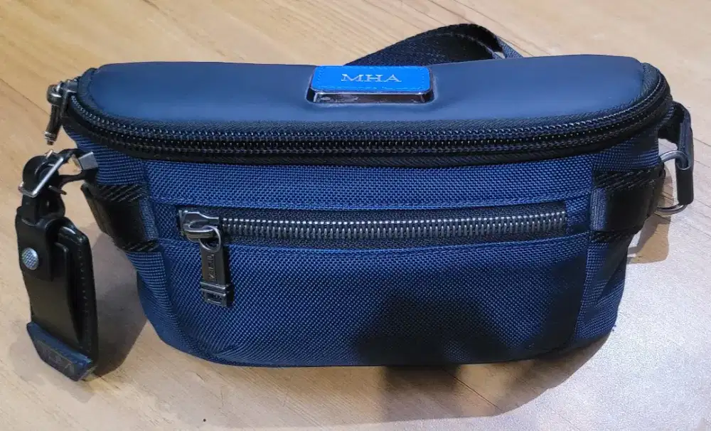 Tumi waistbag classified original