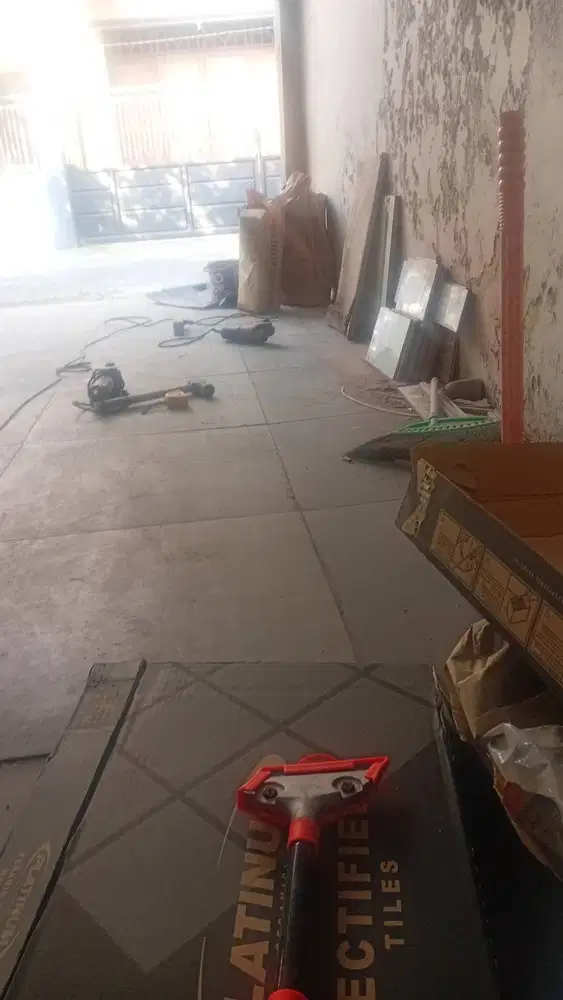 Tukang pasang kramik dan granit