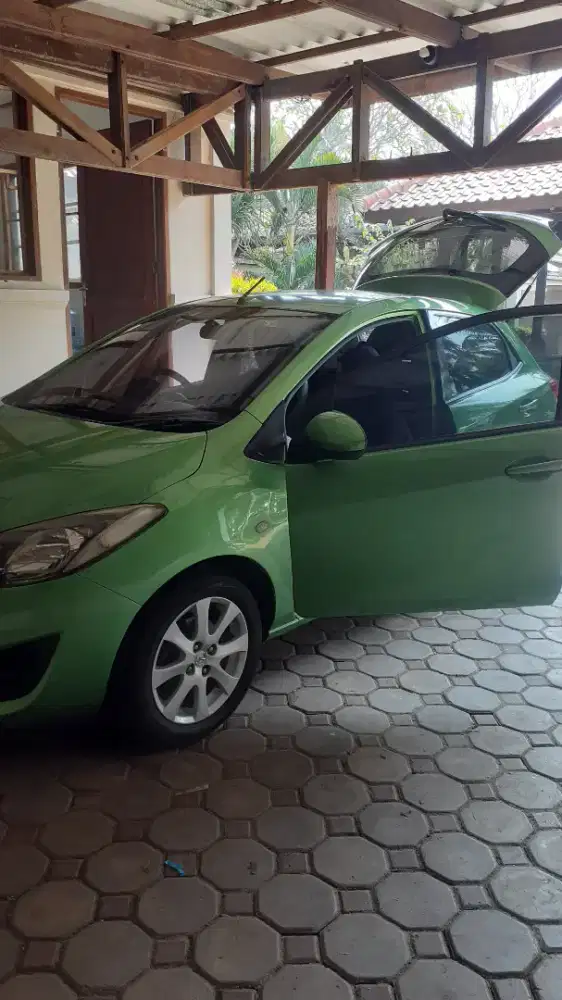 Mazda 2 matik hijau clear