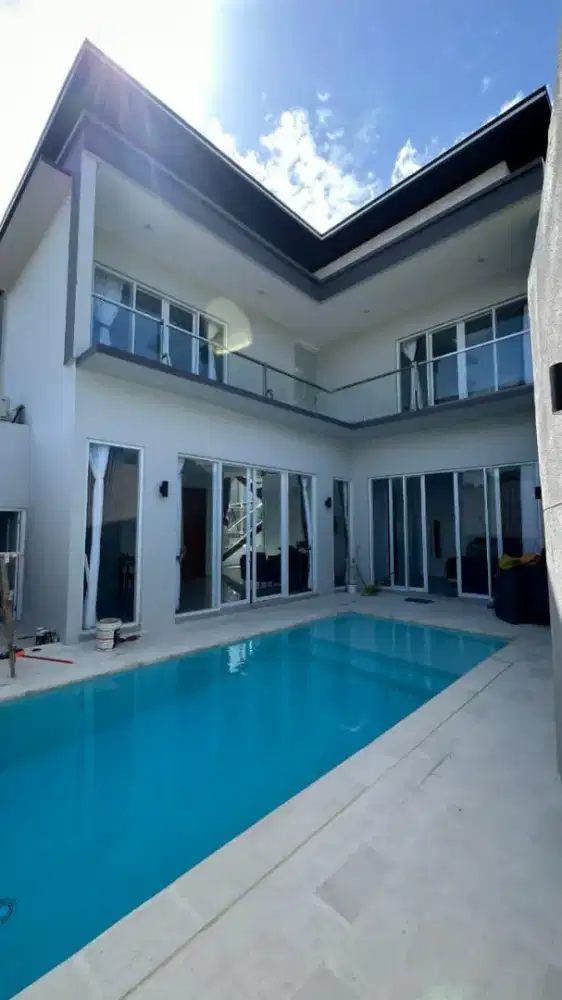 Villa modern semer Kerobokan  canggu 3 BR PRIVAT POOL 4,5M NEGO
