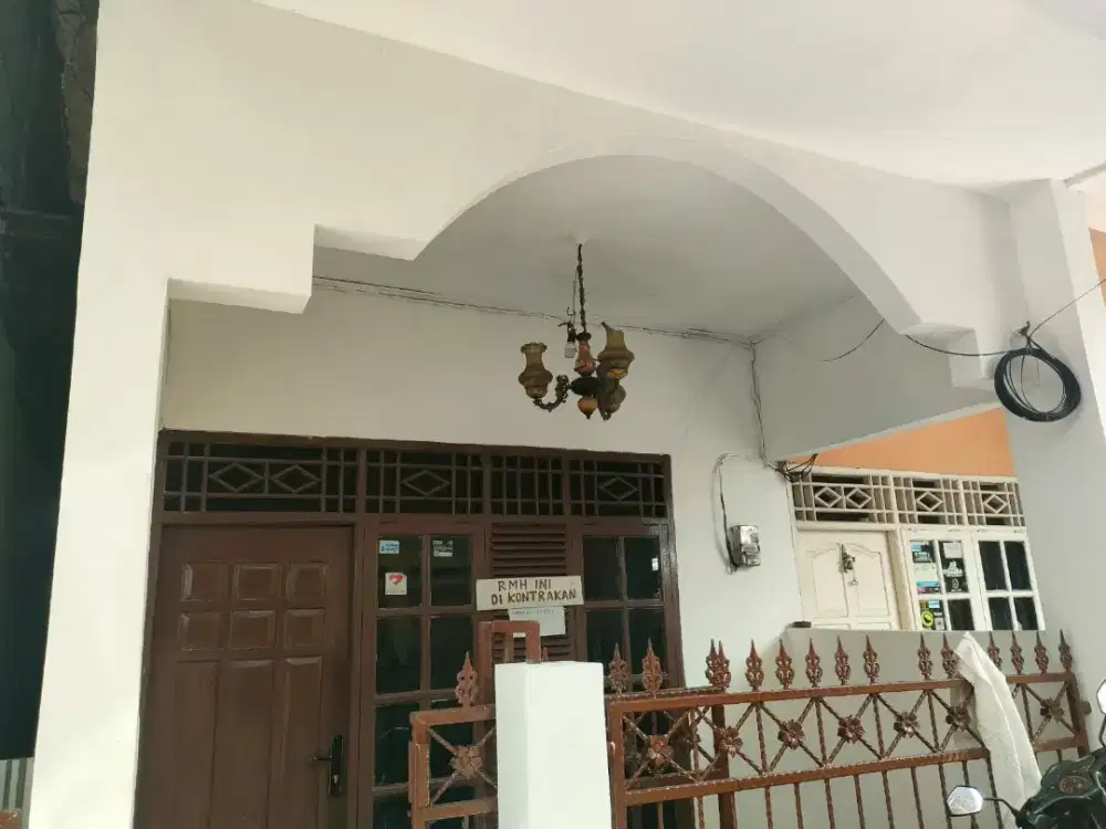Dikontrakkan Rumah di Mampang, Jakarta Selatan