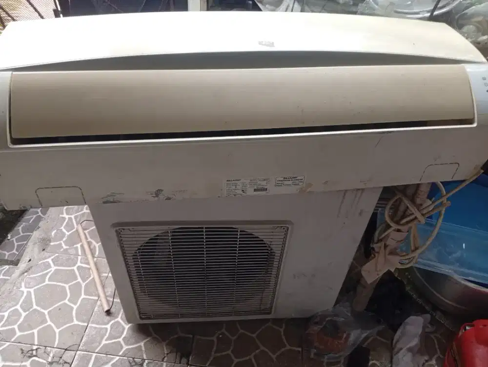 AC bekas masih hidup