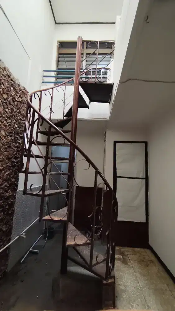 Tangga muter besi kuat