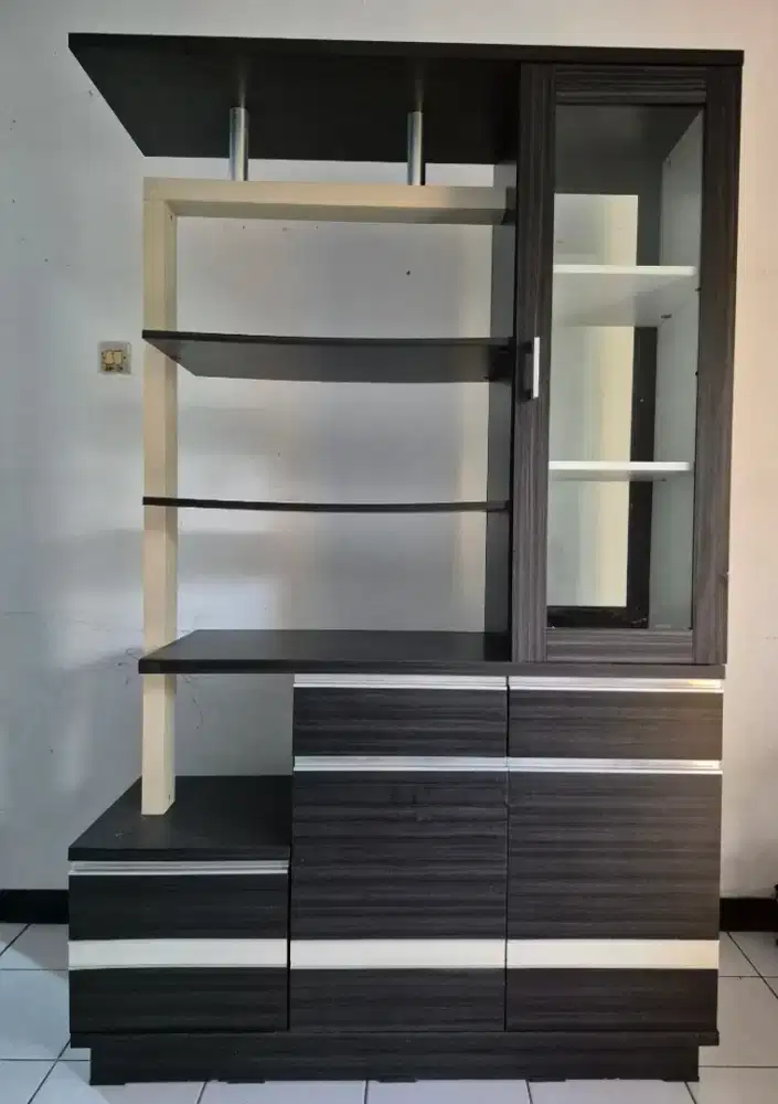 Lemari hias (lemari buku)