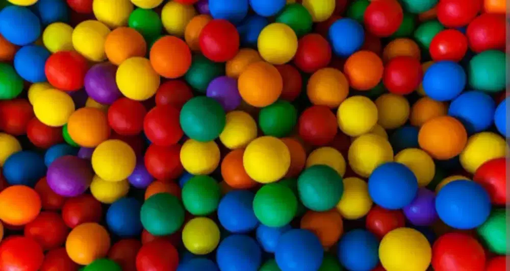 bola warna warni kecil