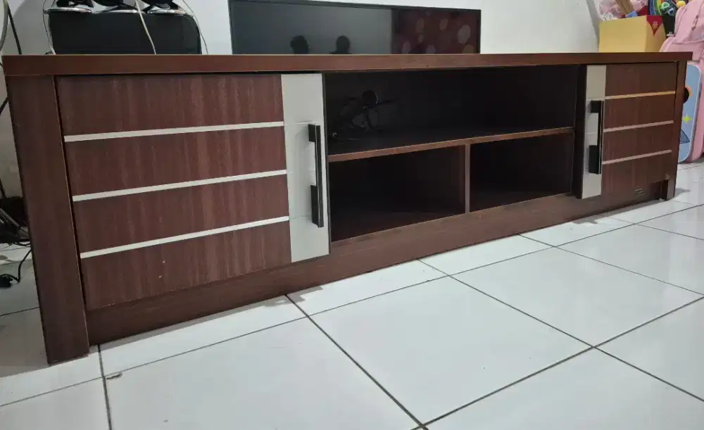 Lemari/ buffet TV
