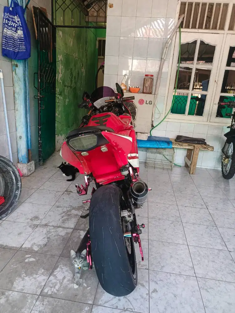 Ninja 2010, 2 silinder warna merah