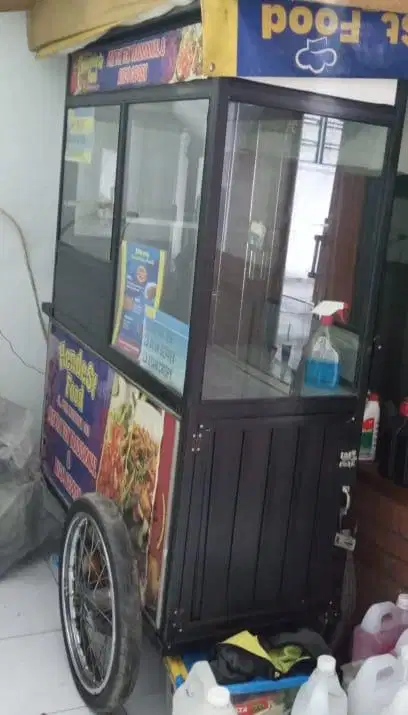 Gerobak jualan makanan