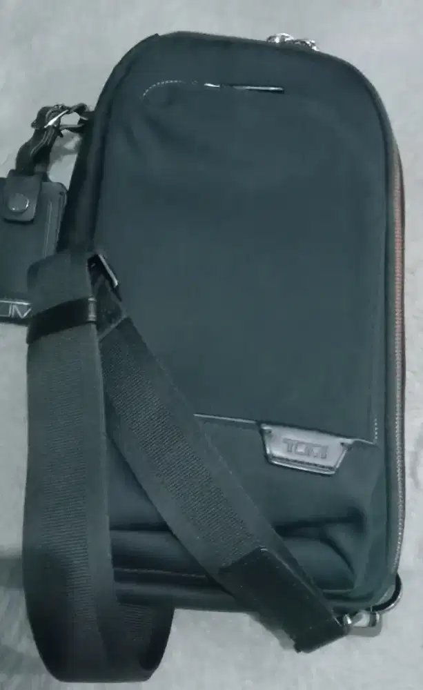 Tumi slingbag Gregory harrison authentic