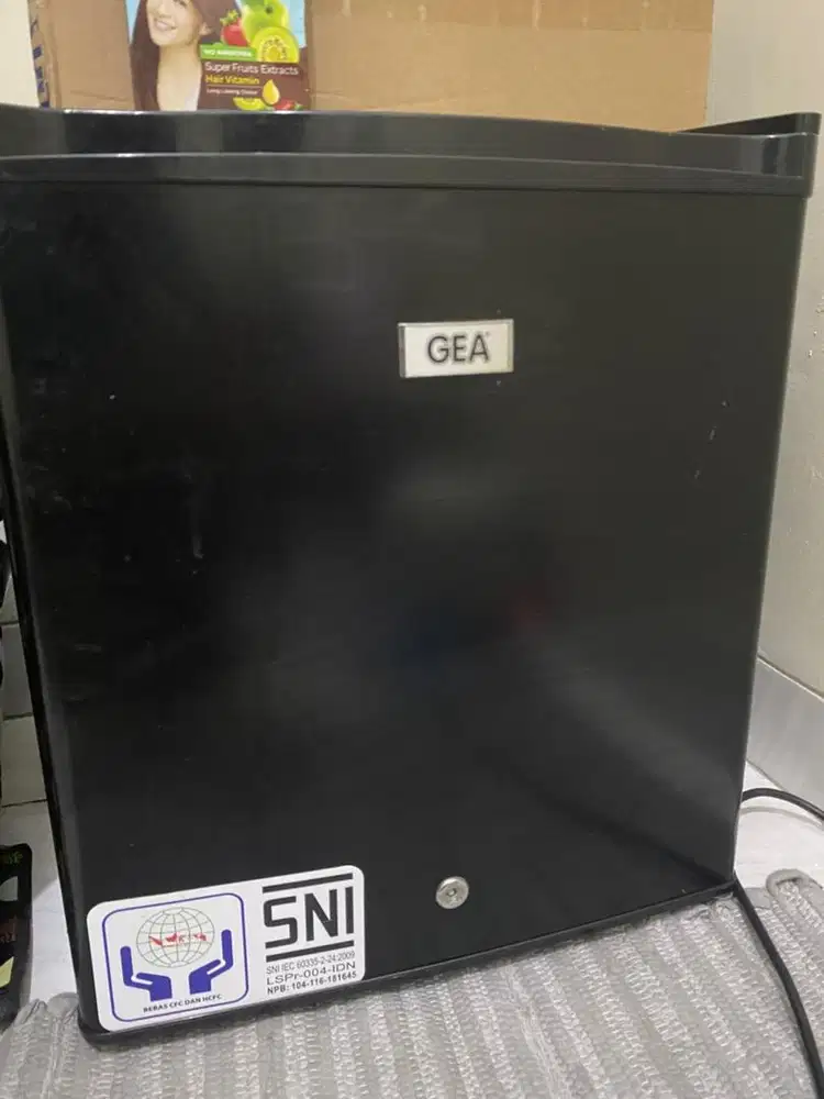 Kulkas mini anak kost GEA