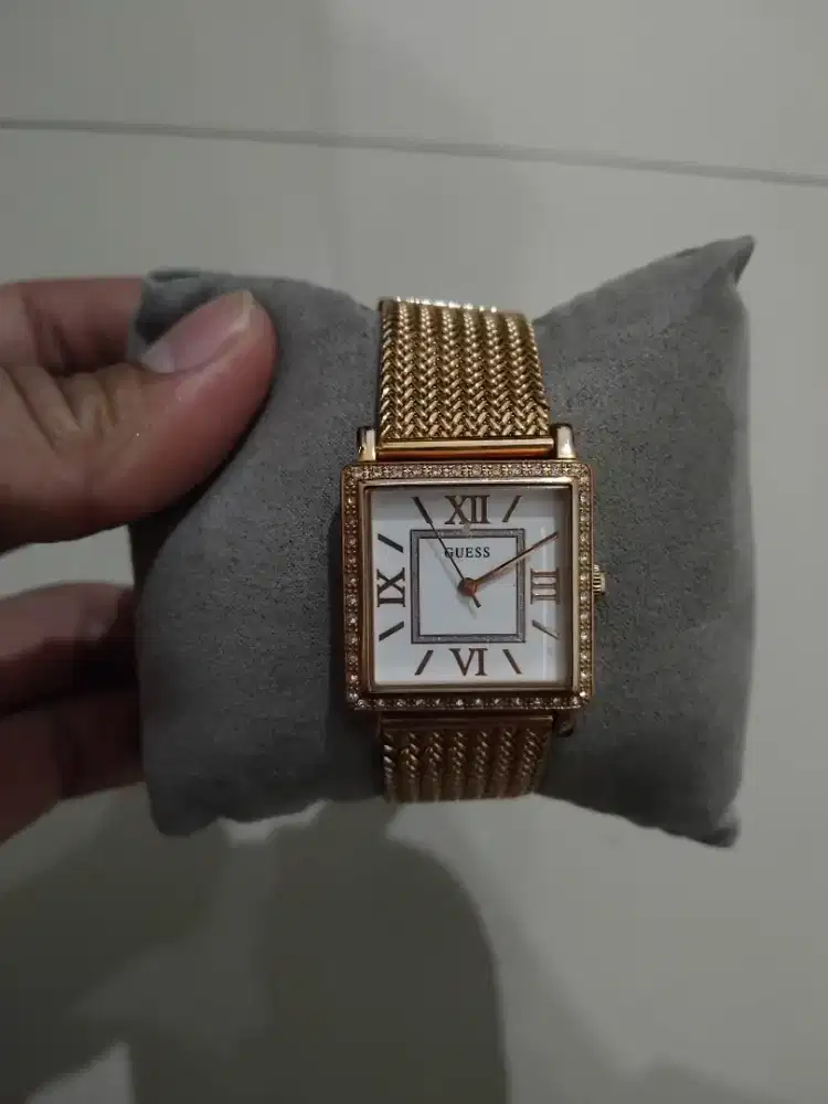 Jam tangan Guess