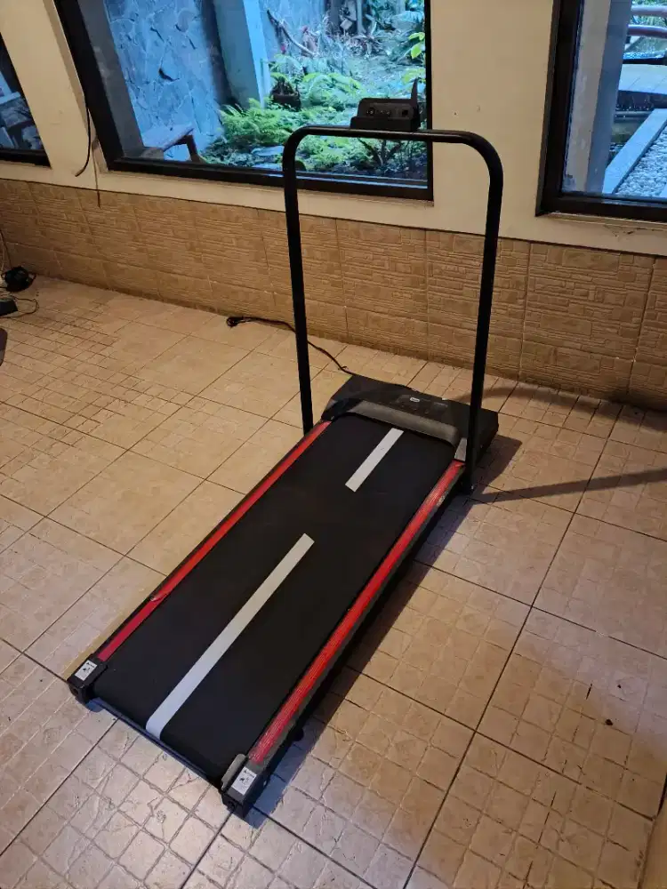 Treadmill bisa atur kecepatan dilengkapi remote