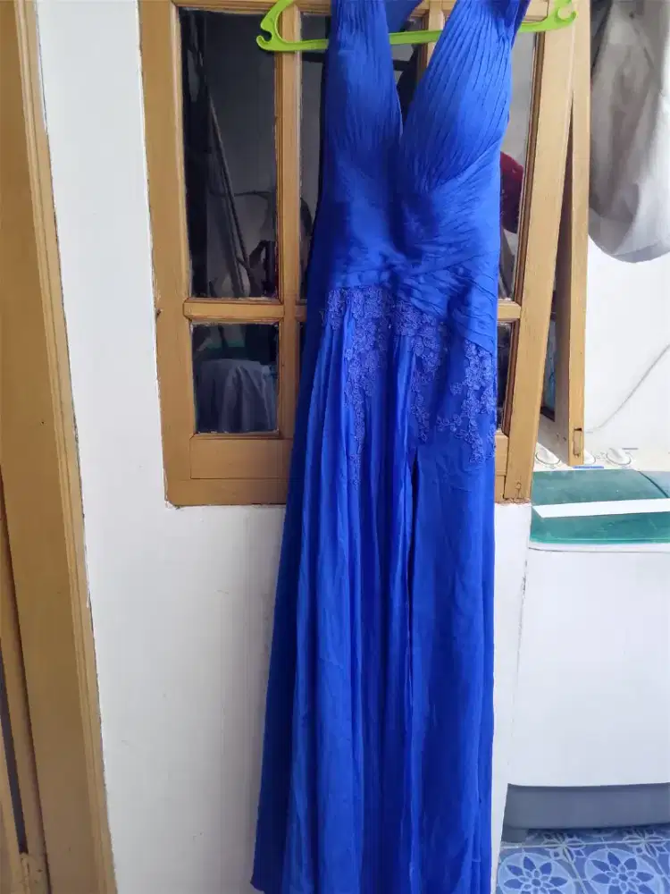 Gaun terusan biru
