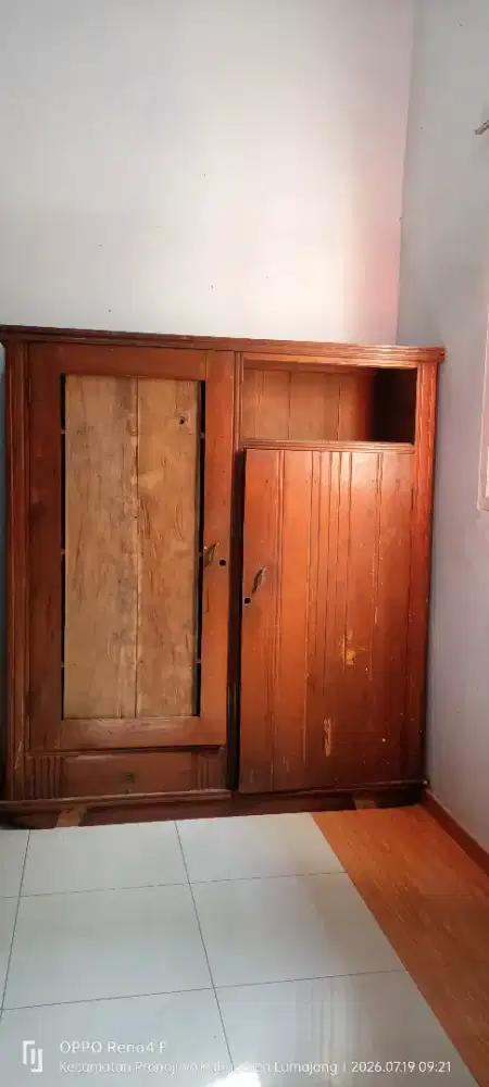 Lemari Pakaian Kayu Jati Asli (Lawas)
Minimalis 2 Pintu