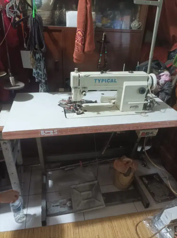 Mesin jahit dan mesin obras kecil