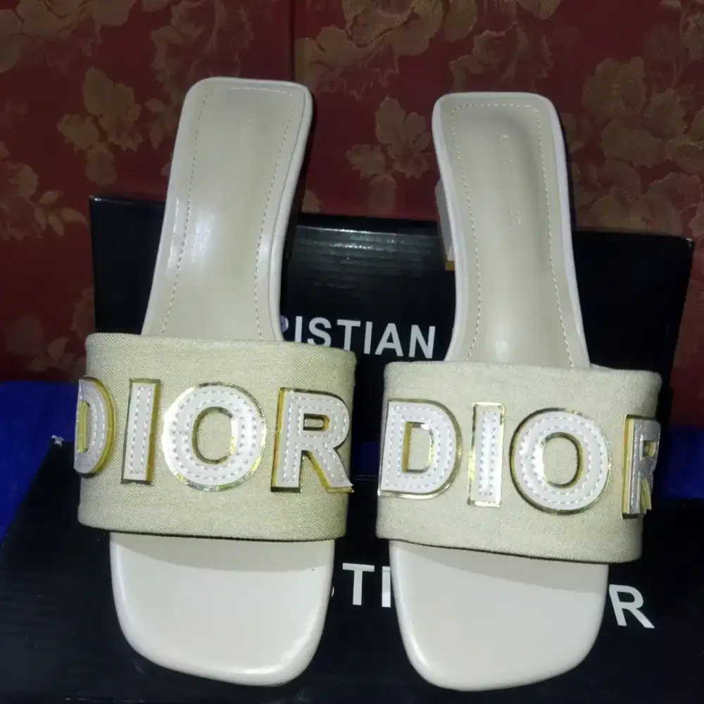 Sandal flat slide heels wanita christian dior