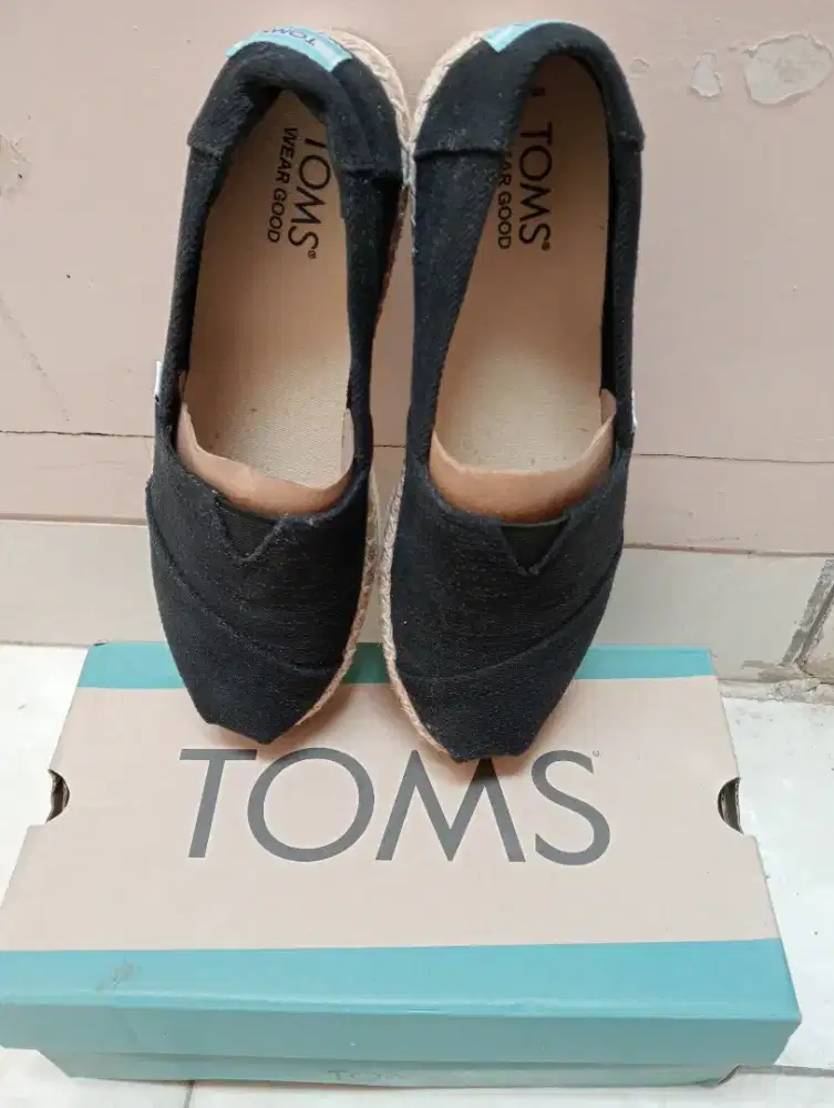 Preloved Sepatu TOMS ori