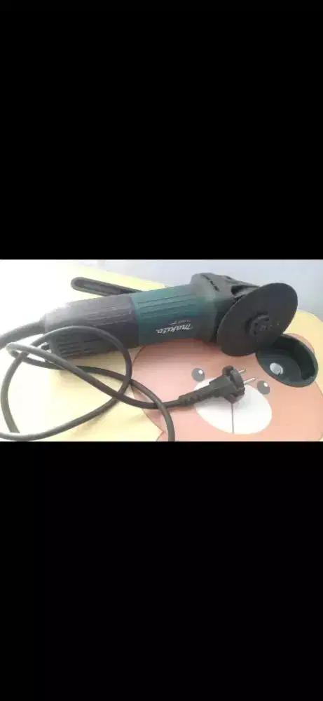 MAKITA M9513 ∅100mm 220-240V 3.9A 60-90 Hz 850W