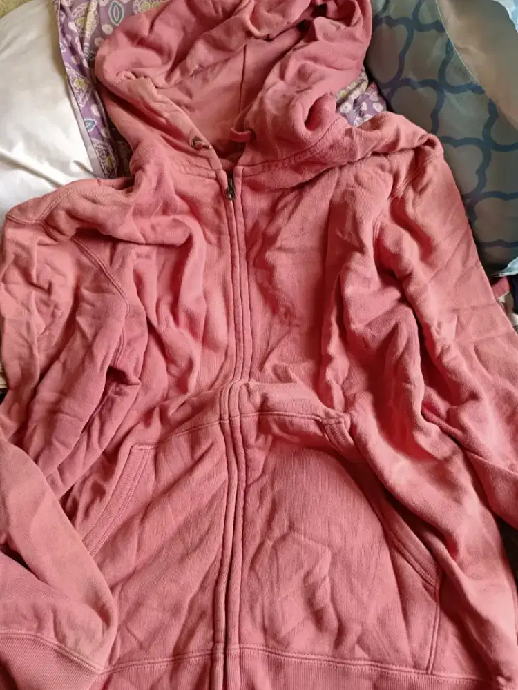 Dijual Jaket Hoodie Uniqlo size L original siap pakai
