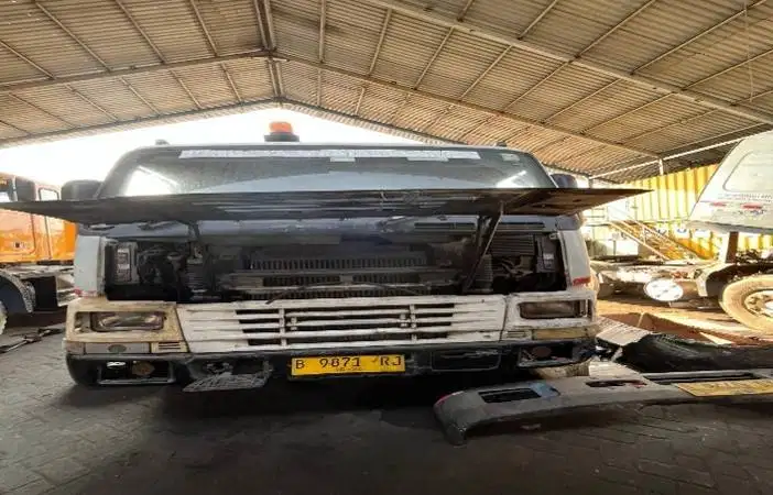 Dilelang Unit TRACKTOR HEAD  VOLVO